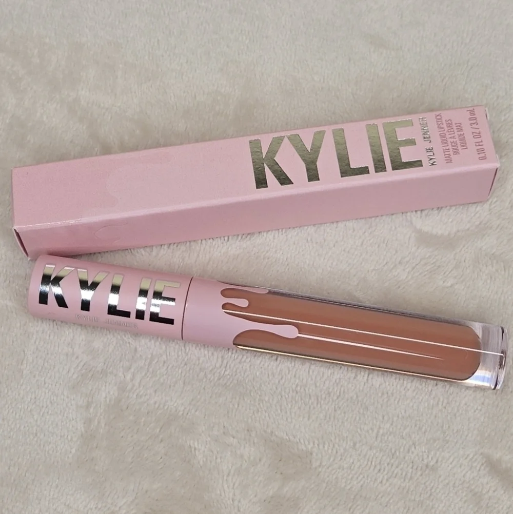 Kylie Cosmetics On Brand (Peachy Nude) Matte Liquid Lipstick